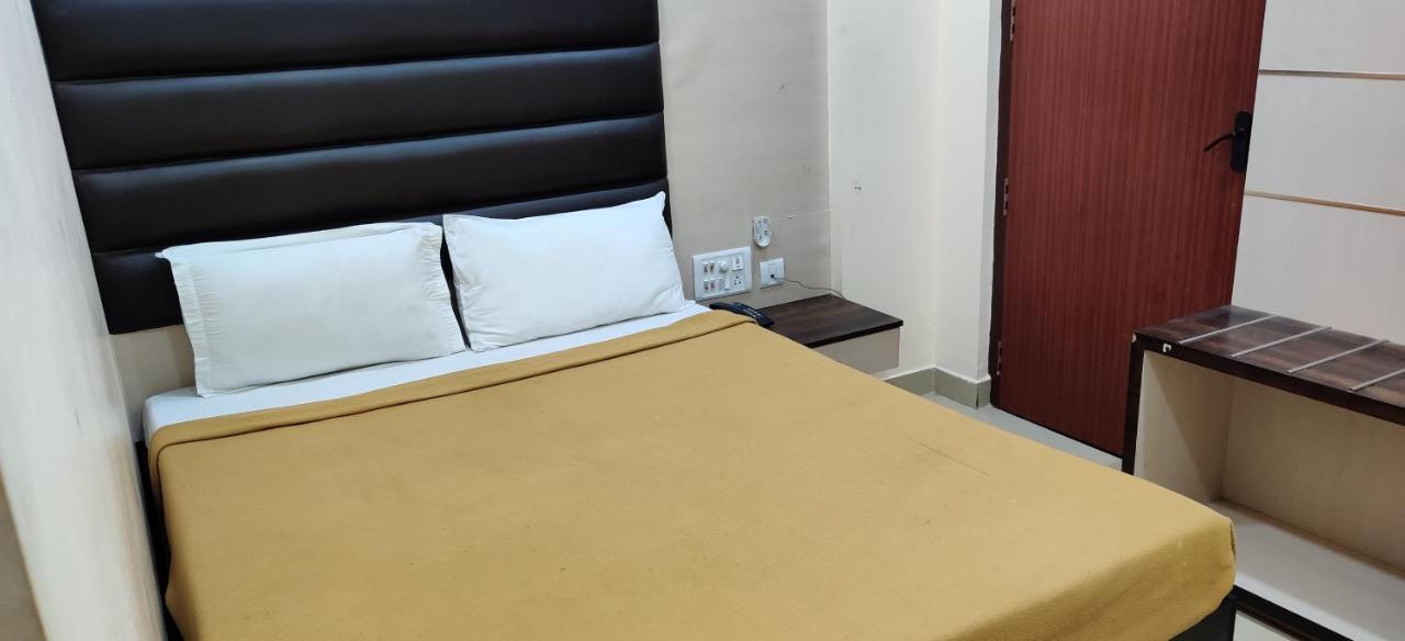 Kumaran Millenium Residency Otel Vellore Dış mekan fotoğraf